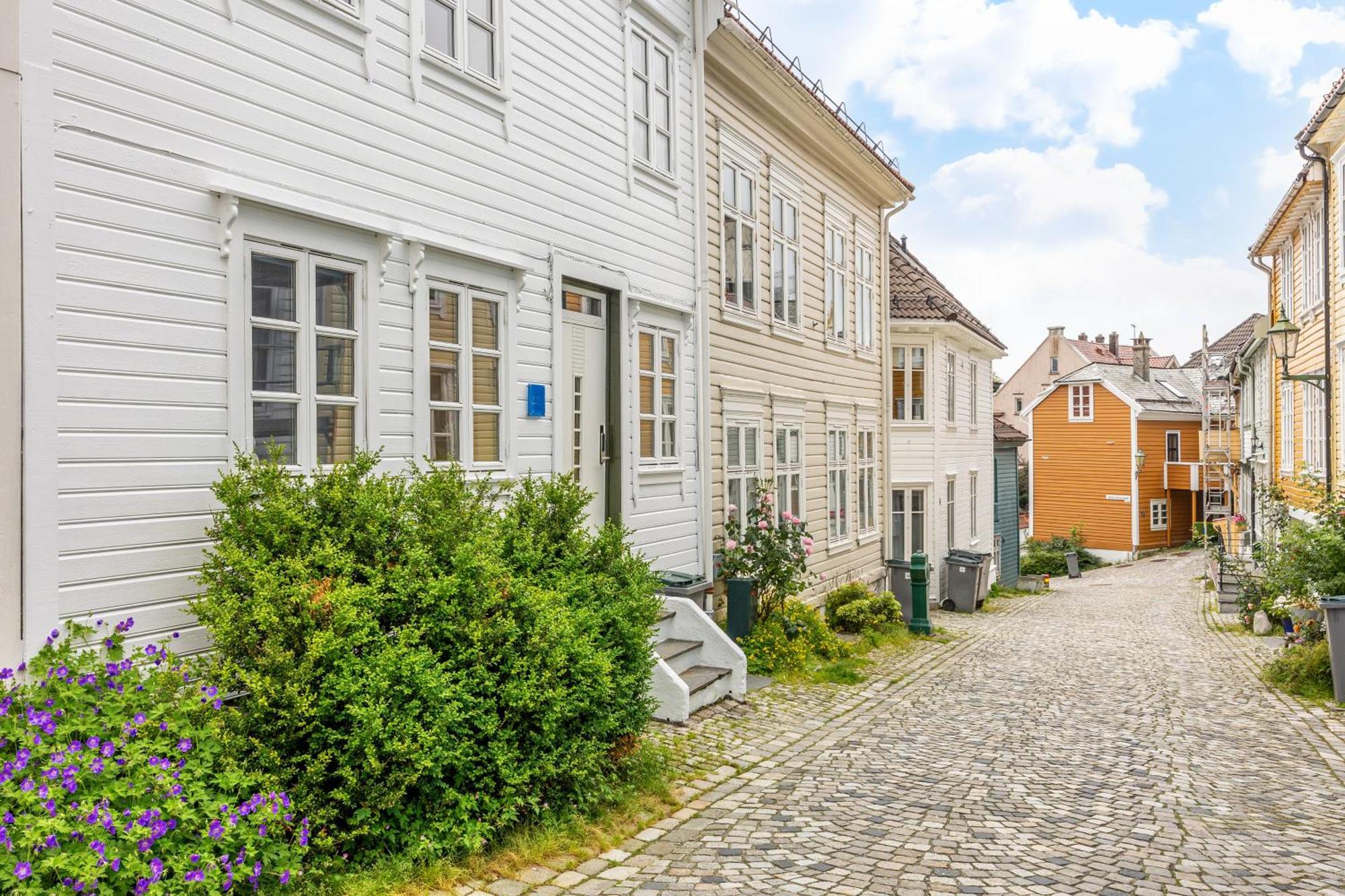 View To Bryggen - Renovated Dec 24 - Historic Cobblestone Street Daire Bergen Dış mekan fotoğraf
